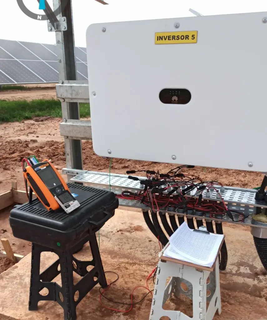testes elétricos em usina solar fotovoltaica